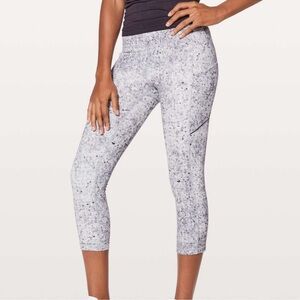 Lululemon Speed up Full-on Luxtreme 21" crop leggings tights white black
